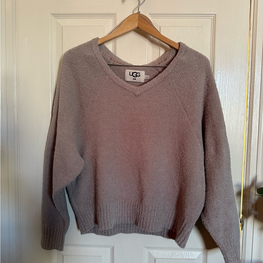UGG Women's Diana V-Neck Sweater in GRA large